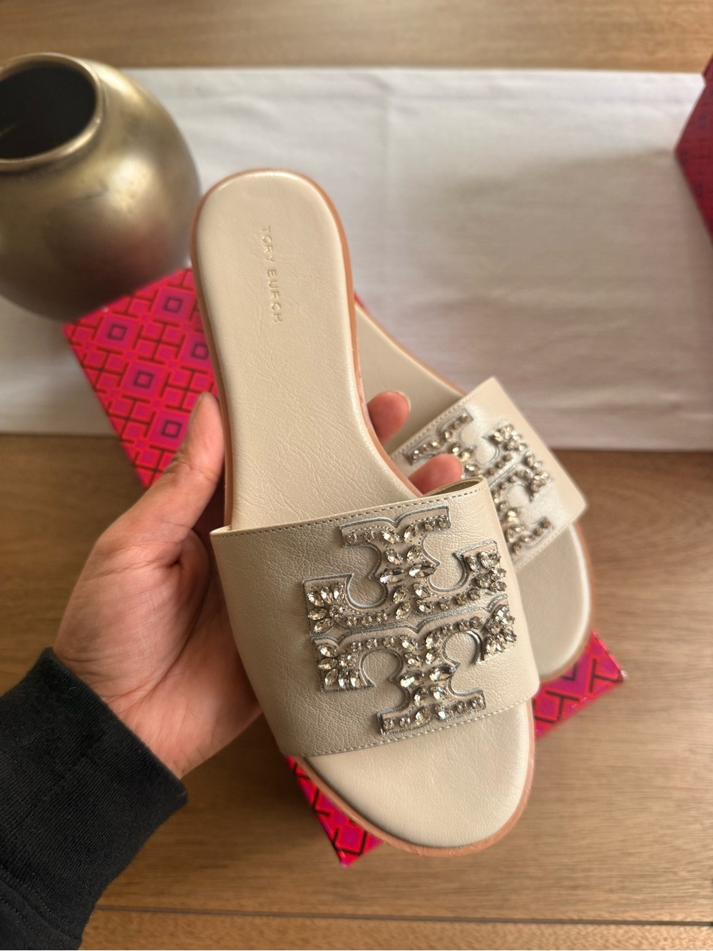 New tory burch EVERLY EMBELLISHED SLIDE
FELLINI DOMESTIC in Dulce leche - Picture 3 of 9